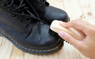 Limpa vidros para deixar os sapatos brilhando (Foto: Shutterstock)