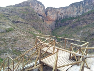 Mirante com vista para a cachoeira do Tabuleiro - Foto: DivulgaÃƒÂ§ÃƒÂ£o/IEF
