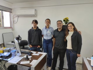 Servidor de Sem Peixe, Afonso Brandão, servidora de Rio Piracicaba, Lucilene da Silva, presidente da Casa, Gustavo Maciel e a gerente do Posto de identificação na Câmara, Tarsila Bitencourt