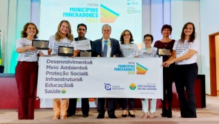 O prefeito Raimundo Nonato de Barcelos (Nozinho), do PDT, compareceu à solenidade acompanhado do vice prefeito Léo Amora, e das secretárias responsáveis pelos trabalhos destacados