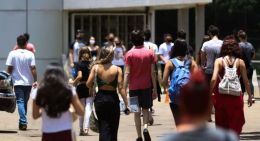 Cartilha de redação do Enem 2025 está disponível para consulta(Foto: Marcelo Casal/AB )