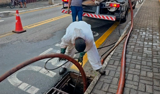 Prefeitura intensifica limpeza e desobstru&ccedil;&atilde;o de bueiros em Jo&atilde;o Monlevade(Foto: Divulga��o/AcomPMJM)
