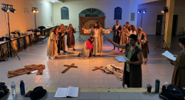 Projeto abre inscri&ccedil;&otilde;es para formar grupo de teatro crist&atilde;o no Vale do A&ccedil;o(Imagem gerada por IA)