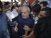 Lula tenta deixar sede do sindicato, mas é impedido por militantes(Foto: Ag. Brasil)