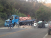 Acidente entre caminhão e carro de passeio interdita a BR-381 nesta manhã(Foto: Divulgao/PRF)
