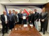 Prefeitos e  presidentes de Associações Comerciais entregam manifesto por melhorias na BR-381 a senador (Foto: Divulgao )